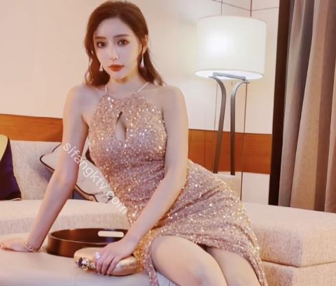 秀人网大众女神王馨瑶__金色礼服