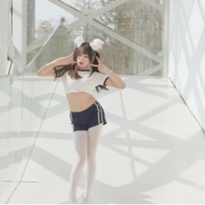 【自行打包】咬一口兔娘（推特黏黏团子兔） 合集，新增万元定制热舞 [多V多人游 11.66G 百度云资源]