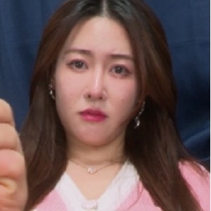 [转载搬运] A&F美女芝芝展示她的性感丝袜脚 [1V+4.1G][百度盘]