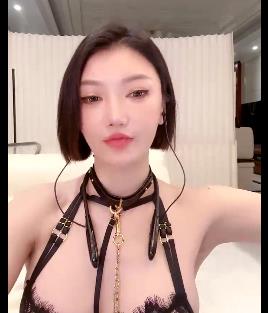 小巫婆韩安冉福利合集12V3.6G：颜值车灯身材网红，道具秀精彩下载