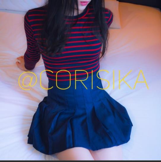 高颜值TS伪娘corisika展示视频合集，8.8G多人游等你来看