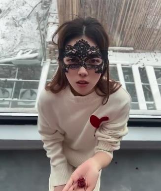 白领美女孙M瑶：包Y吞金自拍视频大放送T肛液笑容气质全收录