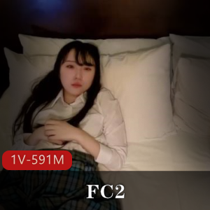 FC2乖巧L莉自拍露脸不打码，车牌号3139793，颜值身材正中靶心！