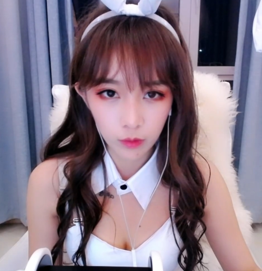 斗鱼丸子君视频合集:38.4克视频数量丰富,百度ED2K下载,尺度适中