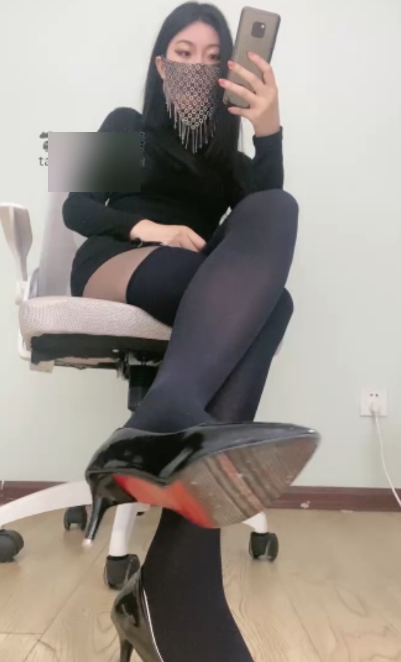 百度盘限定！套路直播女主合集，每人一部，120v/70g视频尽收眼底