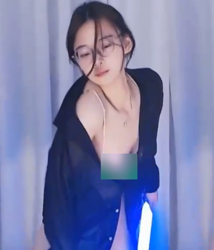 CC重磅推荐：万元定制热舞放飞自我首发，7879舞姿优美引爆舞台[3V+200M][百度盘]