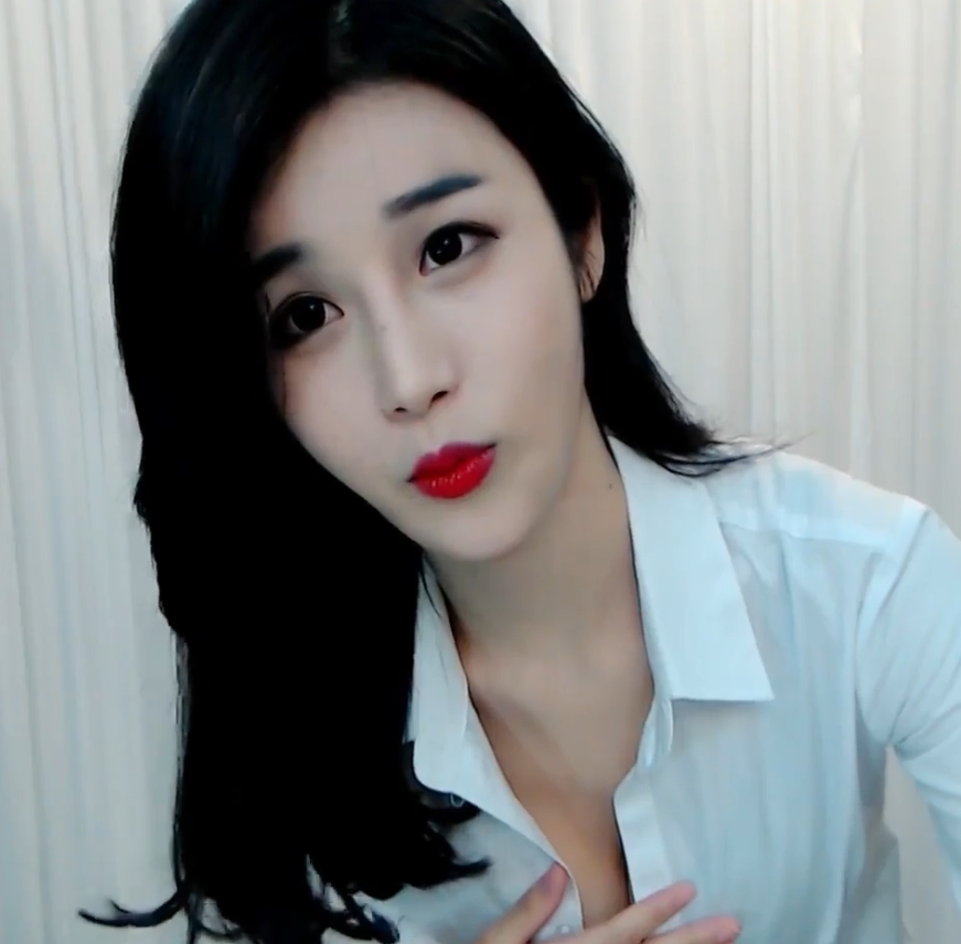 《闪现闪现》:小米热舞视频大热,3.3g流量收藏破百