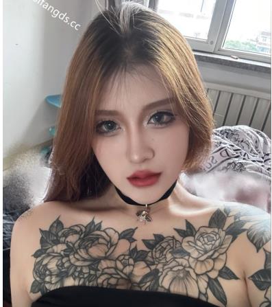 泄密高颜值快手网红大野驴露脸纹身自拍实锤,迷人视频等你来看