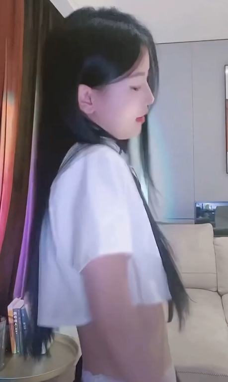 限时独家宁依纯超短衣超短裙直播大放送!110M高清视频,1币即可观看!