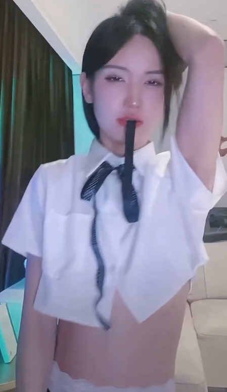 限时独家宁依纯超短衣超短裙直播大放送!110M高清视频,1币即可观看!