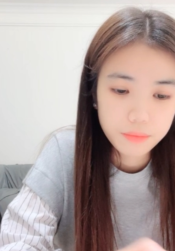 60v56.4g反差眼镜妹妮妮:收藏百度ED2K,独特个性引关注