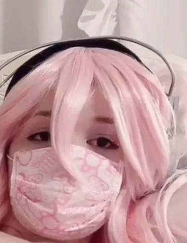 这位粉嫩小姐姐shybabybuntwt的生活点滴，收藏她的视频，不妨来百度搜索或者ED2K下载吧！10.01更新的视频数量已达195个，每个视频大小约51.2MB，让你尽情感受她的魅力与个性。