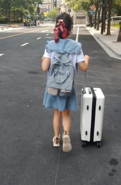 LovELolita7指教小狗补:53v70g视频教你如何训练可爱的小狗