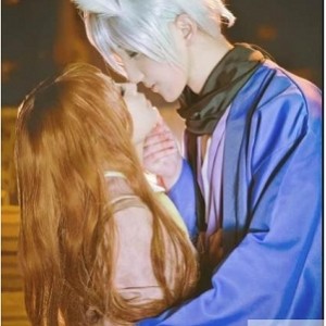 《高颜值COSER元气少女花狸追：青纯校园风与性感路线的完美结合》