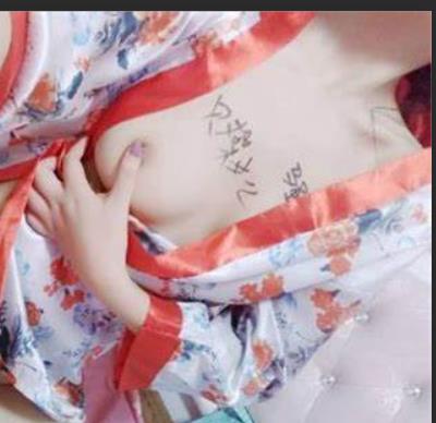 虎牙人气妹子雪糕酱与三寸妹子的狂野闺蜜互动视频，展现轻口味重的新晋浮力姬魅力，带来欢乐感受与独特风格，精彩内容共5个视频，绝对不容错过！