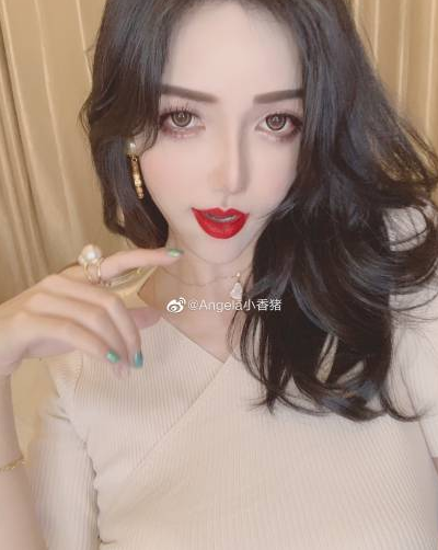 注她的微博，看看她的自拍视频和大码女孩的日常。顾灵曦，北方汉子们的心头好！