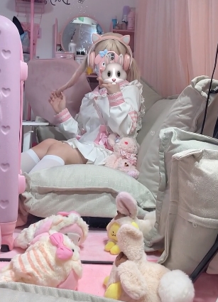 “小奥喵:高颜值妹子作品小合集,四个视频总计310MB,推特平台最新爆款!”