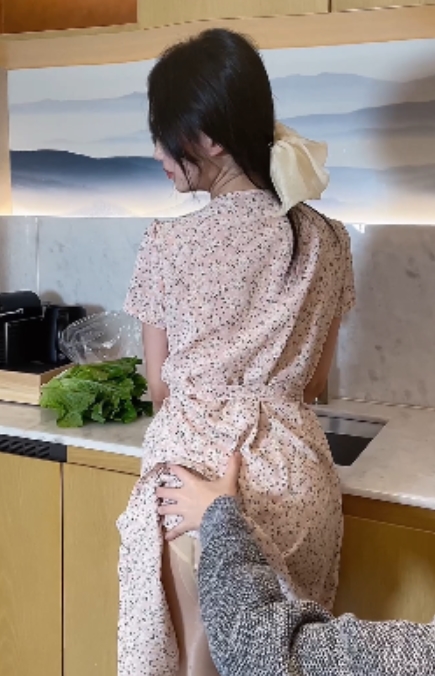 抖娘利世：小保姆与老头故事141P1V-1.59GB百度盘