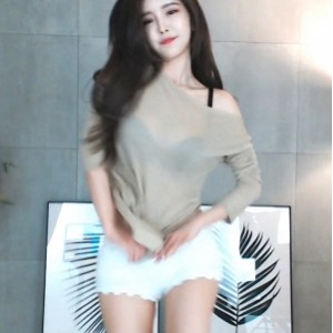 独特魅力！伊素婉直播视频集（49v6.3G)