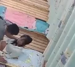 震撼监控曝光廊坊金湾幼师遭遇前男友暴力,QJ事件惊心!女主身处木板床下,车灯照亮绝望一幕!视频曝光