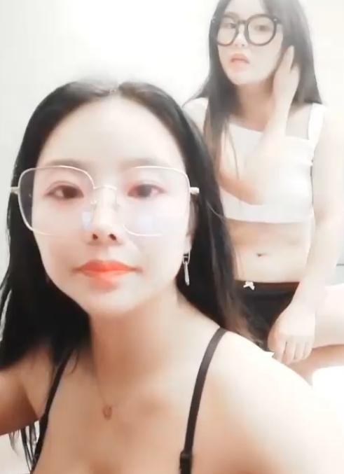 苏妲己高颜值户外自拍视频合集：41个视频，25GB大小