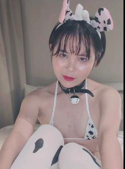 香港小狗Acupbaby资源合集：52V视频7.7G，22-23岁户外自拍爆弄多人游无保护实战粉丝