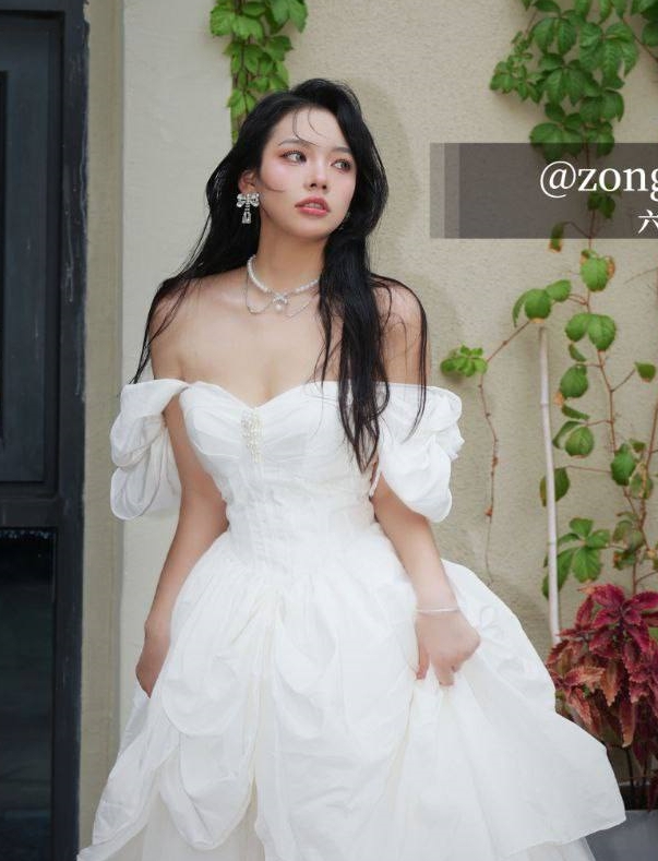 超级反差小狗六花137v3.66g视频收藏高达182