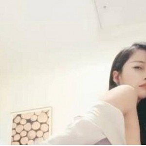 虎牙新晋超人气本土美女网红浮力主播有尺度自娱自乐热舞合集