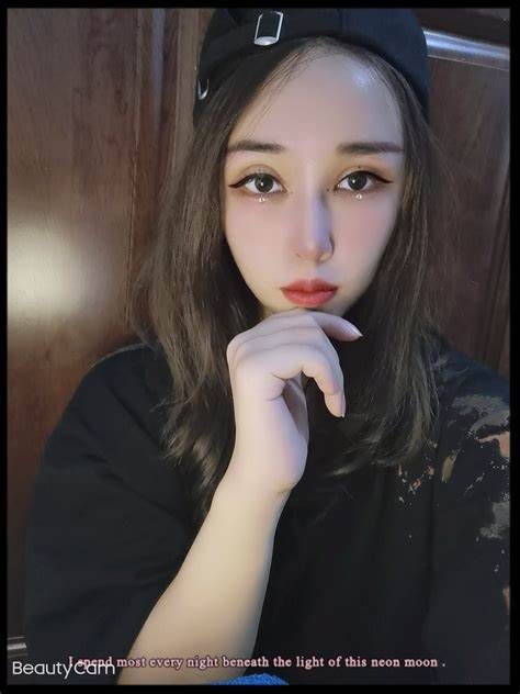 草莓味的软糖：青纯性感美少女自拍作品1G，高中学生主播，6月14日破10亿