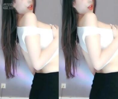 斗鱼美女主播（苏樱）直播间录屏回放