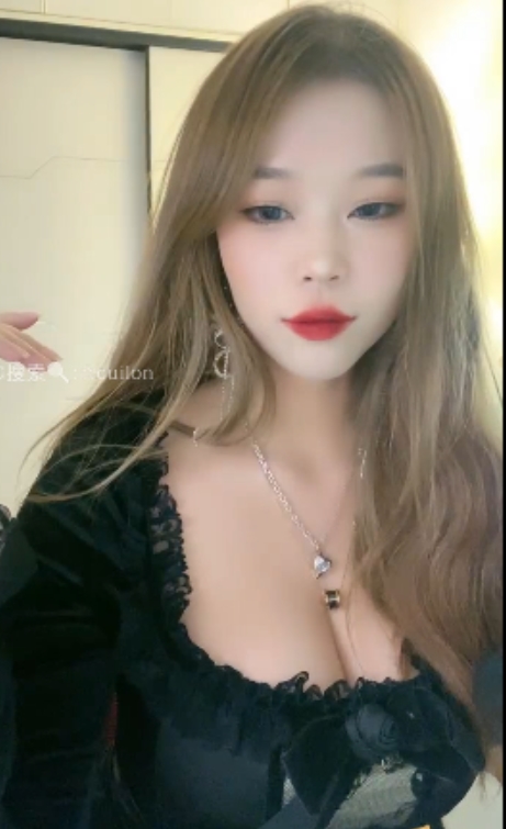 白桃套路直播：劲爆盯送，口水磨铁棒，1V1.2G百度云