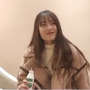 苗条00后嫩妹使用超清设备在沙发上拍摄艾薇视角清晰的某处