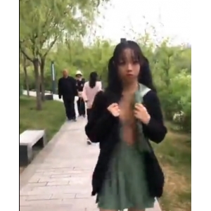 浆果儿公园超市骑车luo ti问路