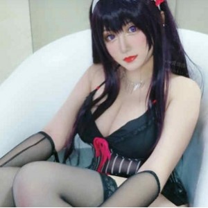 鸽鸽不想起床的乳量奥义，视觉感十足，豪华车头灯吸睛，服装类表演精彩，微博大神展示眼睛魅力