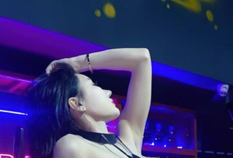 推特女神佳多饱：火辣身材尺度大，全方面才艺视频下载