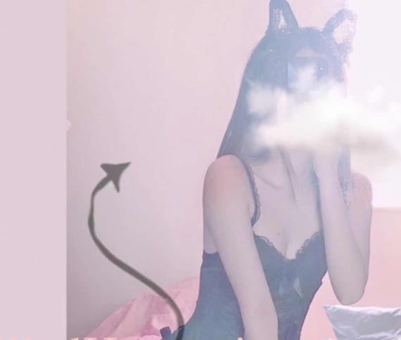 清纯女神KilledHypocrisy：颜值身材实用性，性感清纯高中生直播美女视频