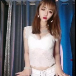 陈小魔：御姐型快手浮力主播，美颜身材火爆，禁忌伦理挑战，绝唱下载收藏