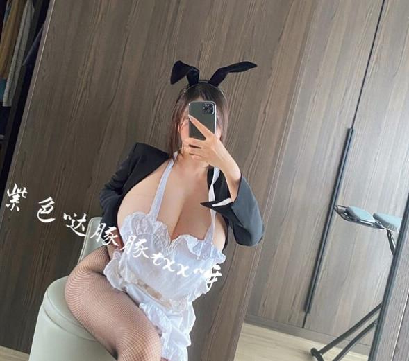 虎牙女神童小芯紫色视频合集，颜值身材爆炸绝美下载