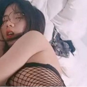 年轻可爱小姐姐黑丝网袜视频泄密