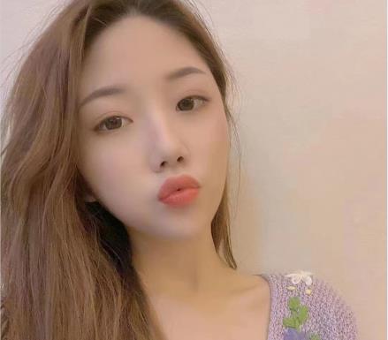 高颜值Y乱私拍甄选视频1.3G，露脸反差妹，进入直播间一起打粑粑