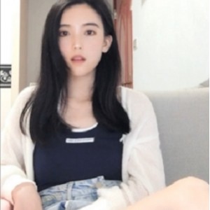 爱芙罗黛蒂阿悦合集：颜值高身材好，22V25G视频作品，唱歌拍戏双栖达人