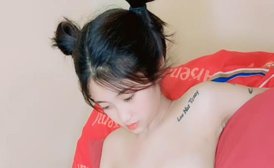 美女教育直播：光阴纹身，小姑娘渣男不值得