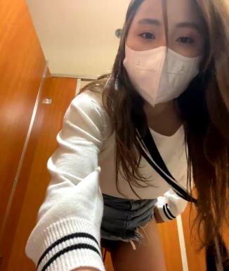 《Love-Lynn男厕自拍大火爆》-商场楼梯间停更视频-21V-8.5G