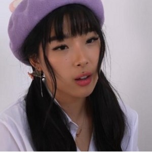 Y-ElleLee亚裔女自拍合集视频，时长5V-6.9G，与黑鬼合作巨G口B女同等内容