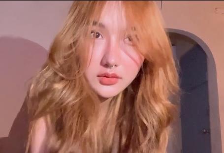 OnlyFans女神kanyabunloed完美身材泄露视频，时长10分钟