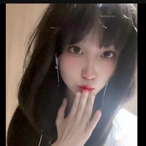 绝美妹妹商场秀自拍视频，火爆更新，身材全，时长10分钟，必看！