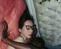 媚黑阿姨自拍1V4.4G，包租婆广州摄影飞肯尼亚，靠谱版