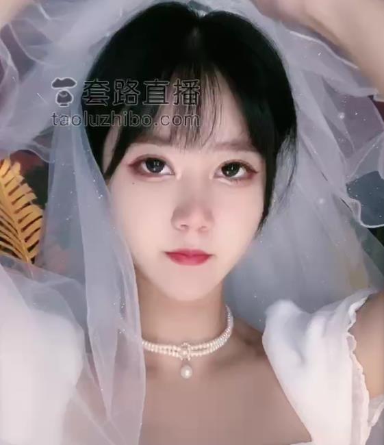 Vinni最新作品曝光!套路直播+塑身裙+古装+婚纱,颜值超高身材极好,完美小脚,时长超长,3V画质,3.1G大小!