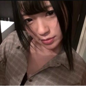 南梨央奈微醺下班时间拍摄作品，老了但素颜惊艳，1:07分视频大小，澡堂团建用嘴表演