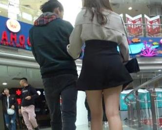 绅士必备！1.3G拍摄资源，小姐姐底部小惊喜